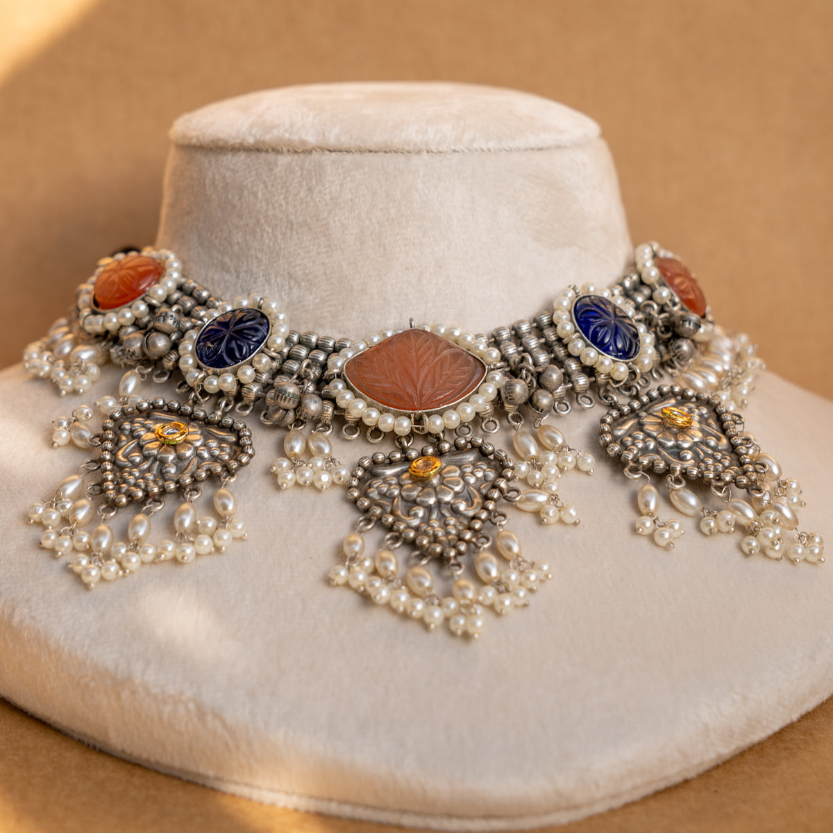 FARAH  SILVER LOOK ALIKE SEMI HANDMADE RUSTIC CHOKER WITH EARRINGS CH312