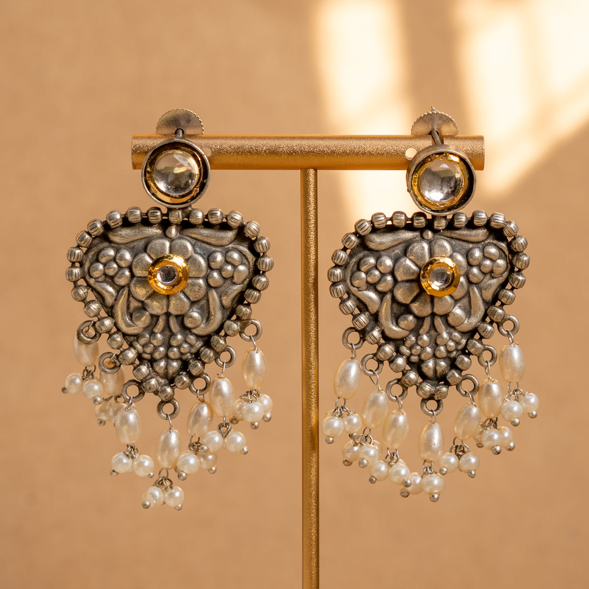 FARAH  SILVER LOOK ALIKE SEMI HANDMADE RUSTIC CHOKER WITH EARRINGS CH312