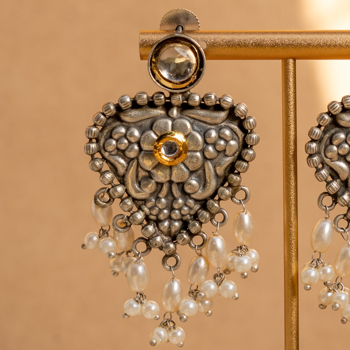 FARAH  SILVER LOOK ALIKE SEMI HANDMADE RUSTIC CHOKER WITH EARRINGS CH312