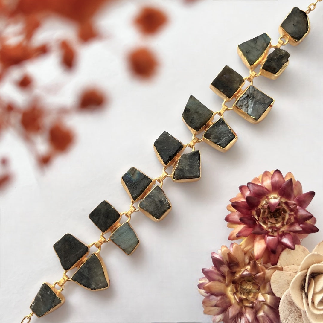 AVA 9 STONE SET HANDMADE HAND HAMMERED RAW STONE NECKPIECE LONG STONE SET WITH EARRING-NL239