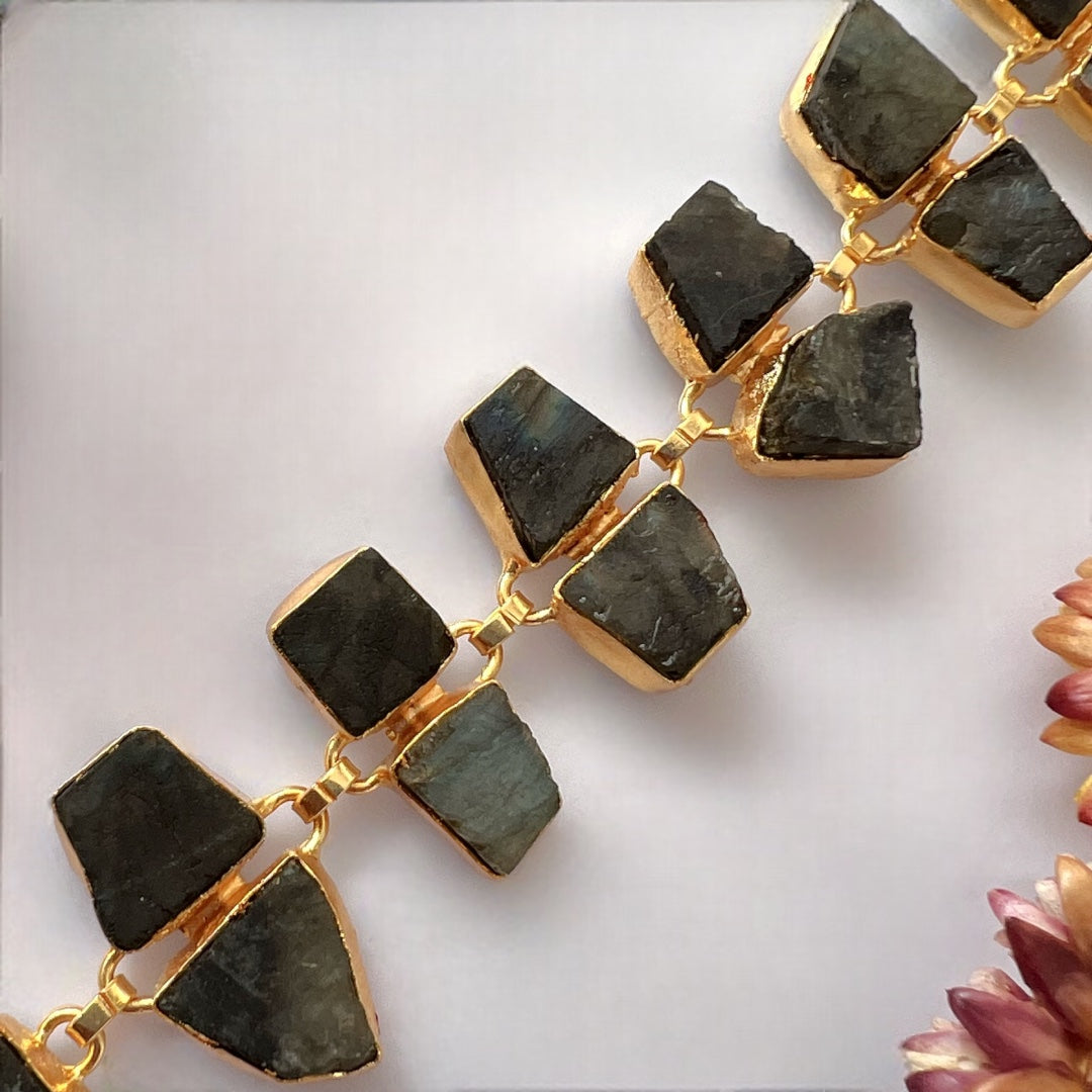 AVA 9 STONE SET HANDMADE HAND HAMMERED RAW STONE NECKPIECE LONG STONE SET WITH EARRING-NL239