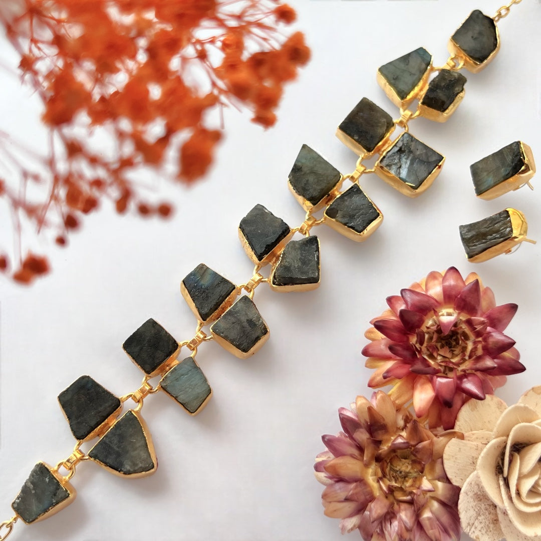 AVA 9 STONE SET HANDMADE HAND HAMMERED RAW STONE NECKPIECE LONG STONE SET WITH EARRING-NL239