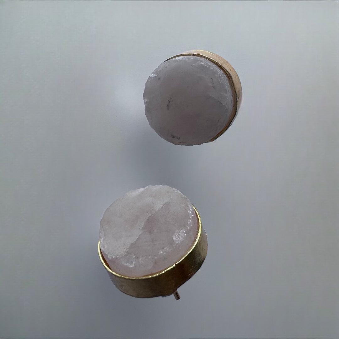 EARTHY ESSENCE RAW STONE NATURAL STONE GOLD TONED STUDS ER220