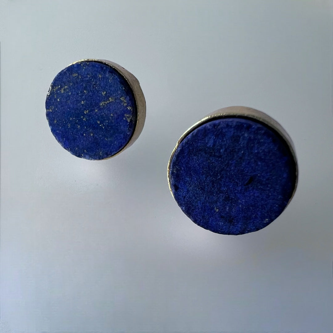 EARTHY ESSENCE RAW STONE NATURAL STONE GOLD TONED STUDS ER220