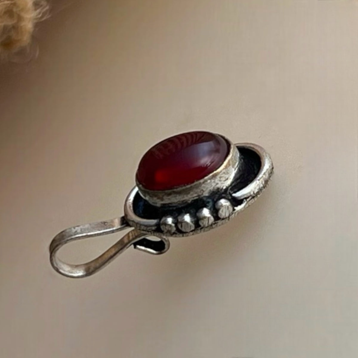 SWATY TWEET SEMI PRESICIOUS CLIP ON NOSE STUDS NS28