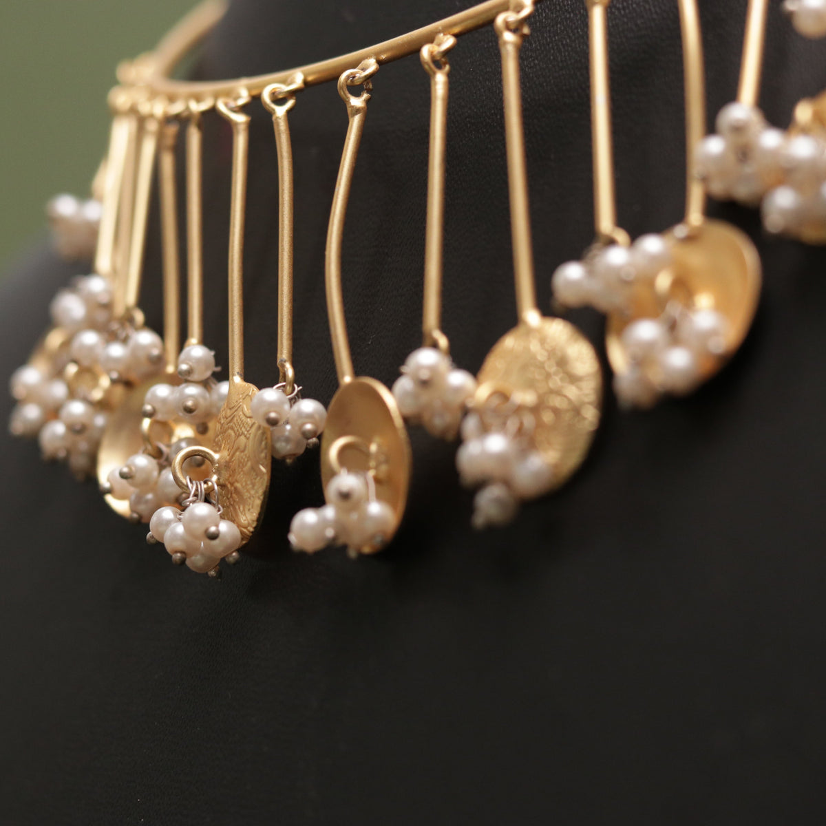 RILEY BIJOUX PREMIUM AND EXCLUSIVE HANDMADE CHOKER WITH EARRINGS CH123