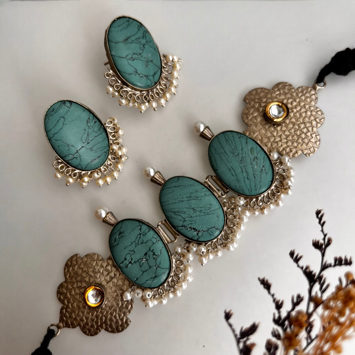 KATHIRA BIJOUX PREMIUM AND EXCLUSIVE HANDMADE CHOKER WITH EARRINGS CH60