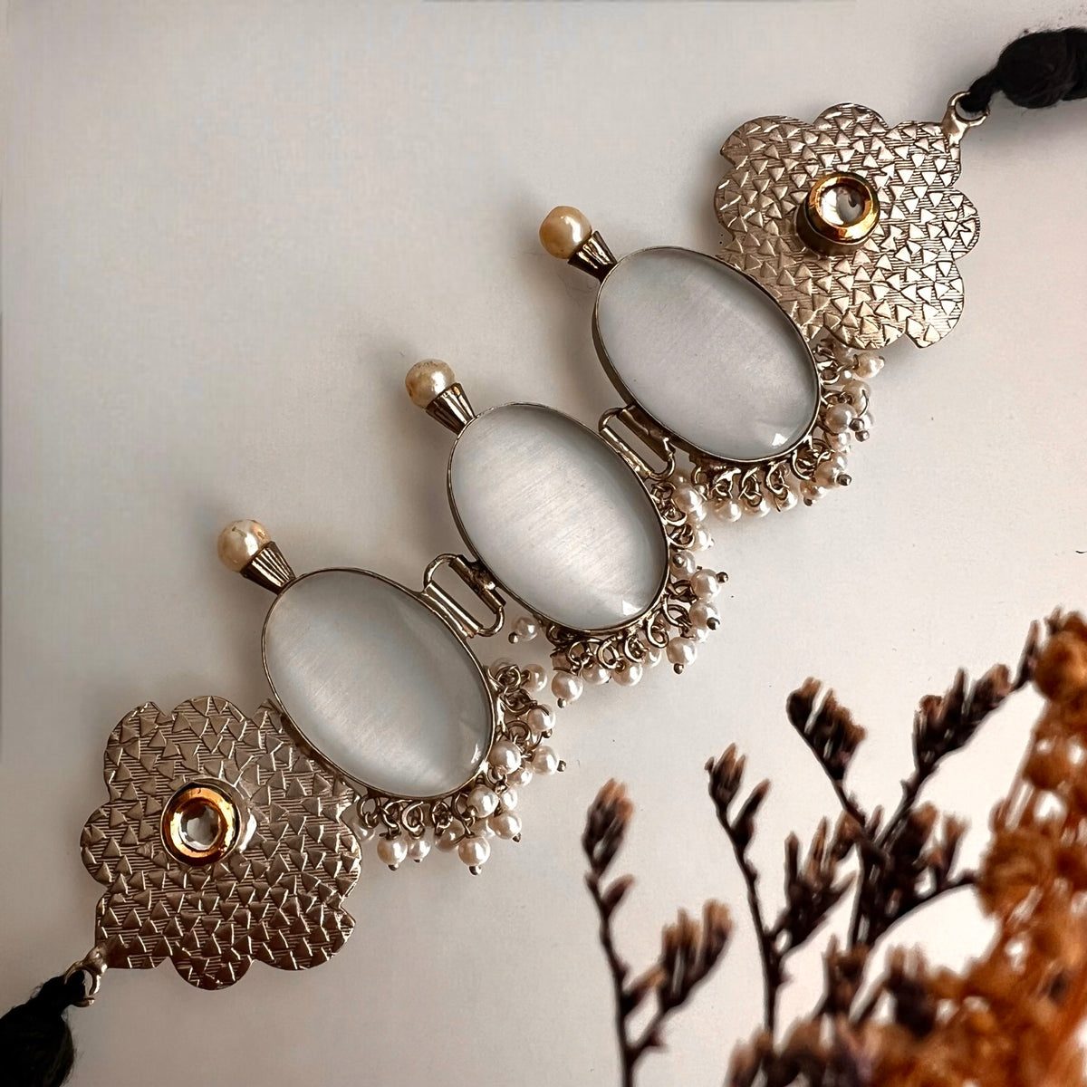 KATHIRA BIJOUX PREMIUM AND EXCLUSIVE HANDMADE CHOKER WITH EARRINGS CH60