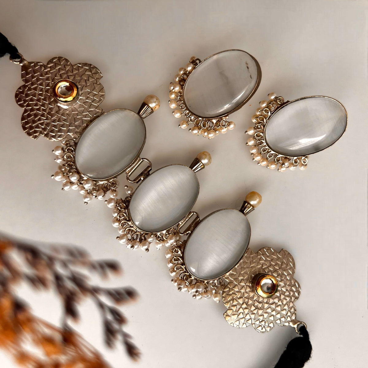 KATHIRA BIJOUX PREMIUM AND EXCLUSIVE HANDMADE CHOKER WITH EARRINGS CH60