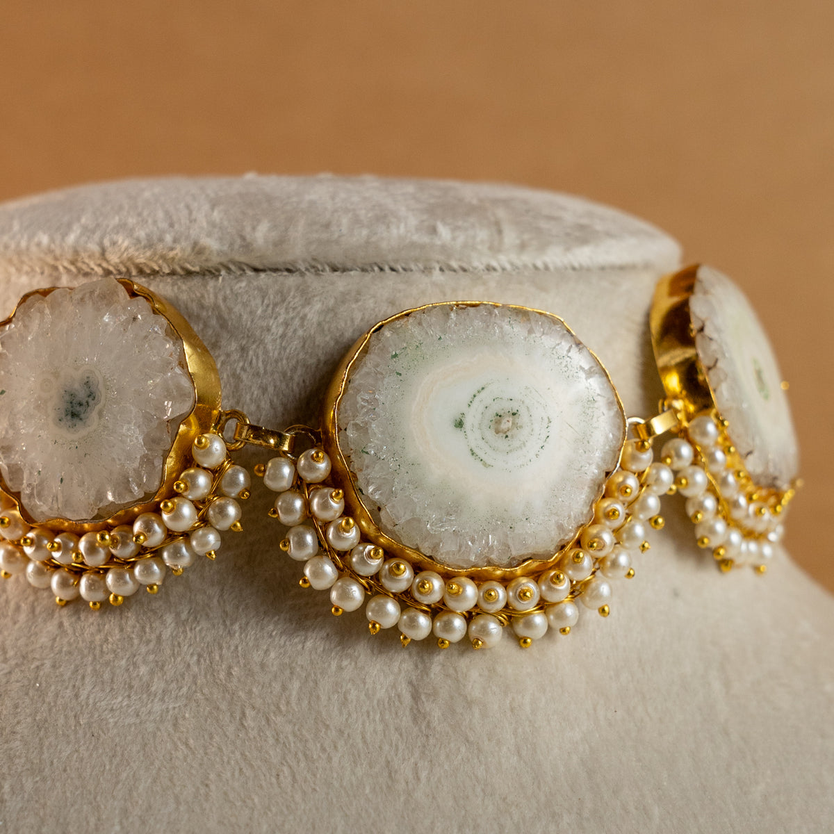 AINARA NATURAL AGATE STONE HANDMADE CHOKER ,EARRINGS ,BRACELET AND STUD CH316