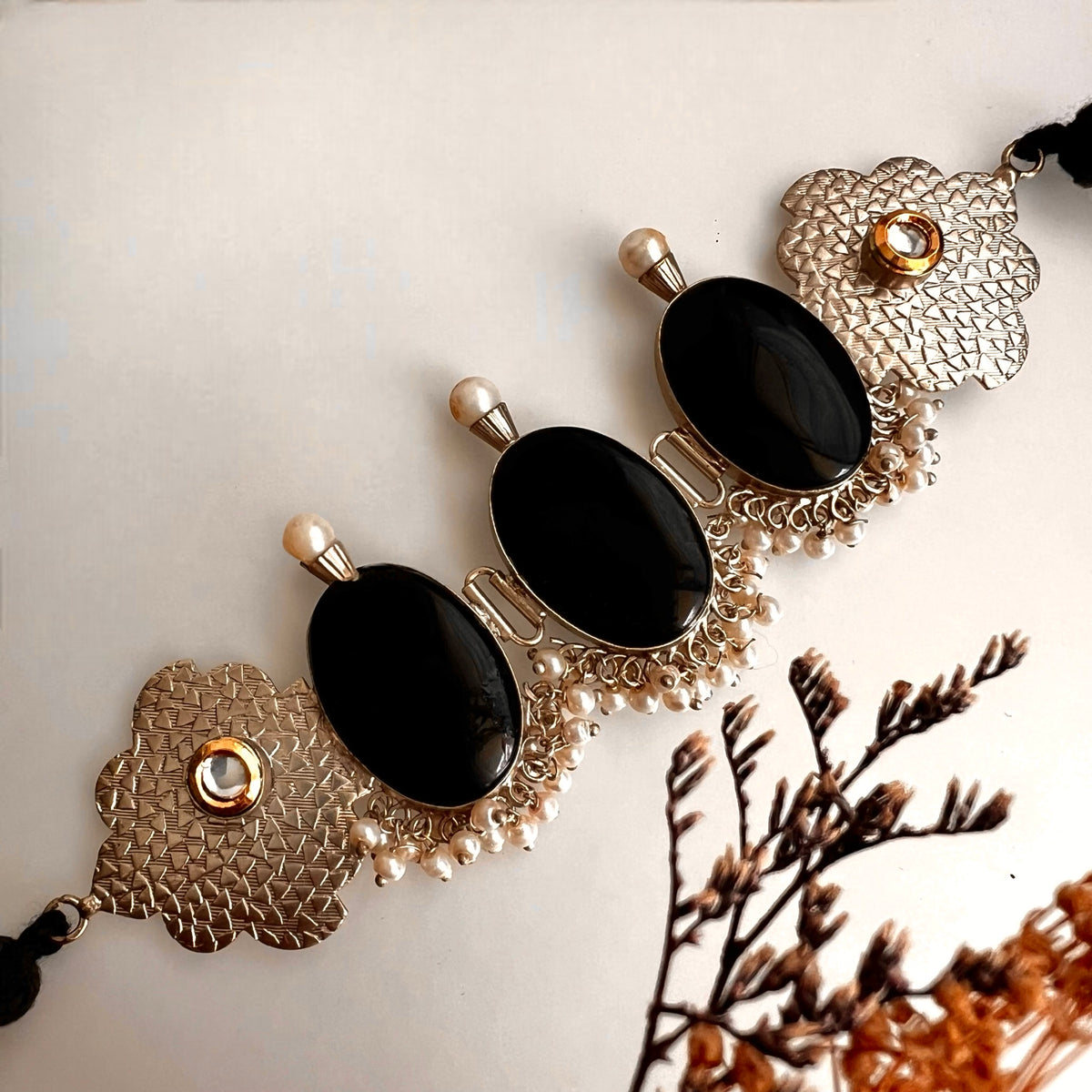 KATHIRA BIJOUX PREMIUM AND EXCLUSIVE HANDMADE CHOKER WITH EARRINGS CH60