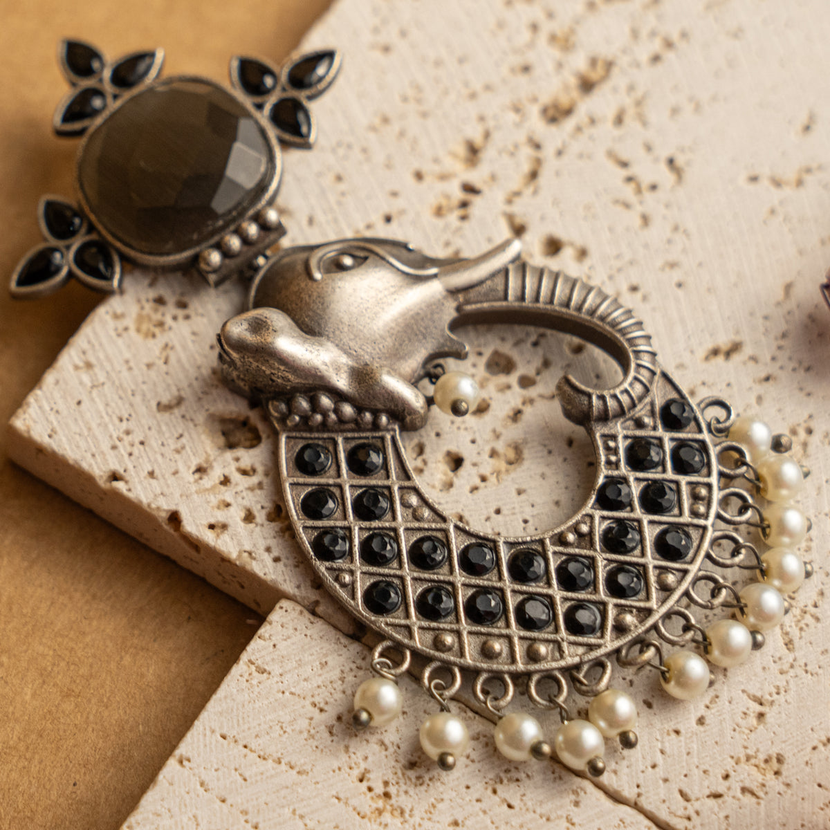 PINKY SEMI HANDMADEMONALISA STONE EARRINGS/ STUDS ER670