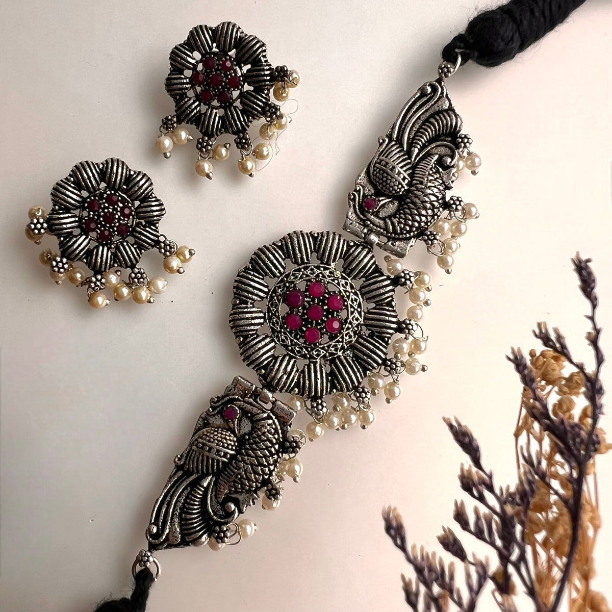 VIRA SILVER LOOK ALIKE RAW AND RUSTIC SEMI HANDMADE STATEMENT CHOKER / NECKPIECE CH58