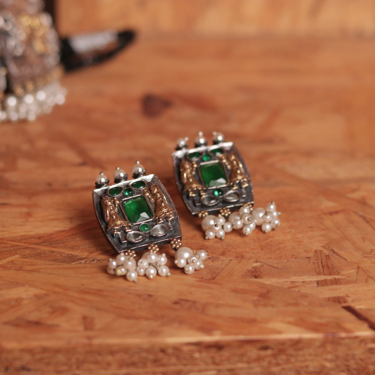 SUGIR BIJOUX PREMIUM DUAL TONED SEMI HANDMADE CHOKER WITH EARRINGS CH69