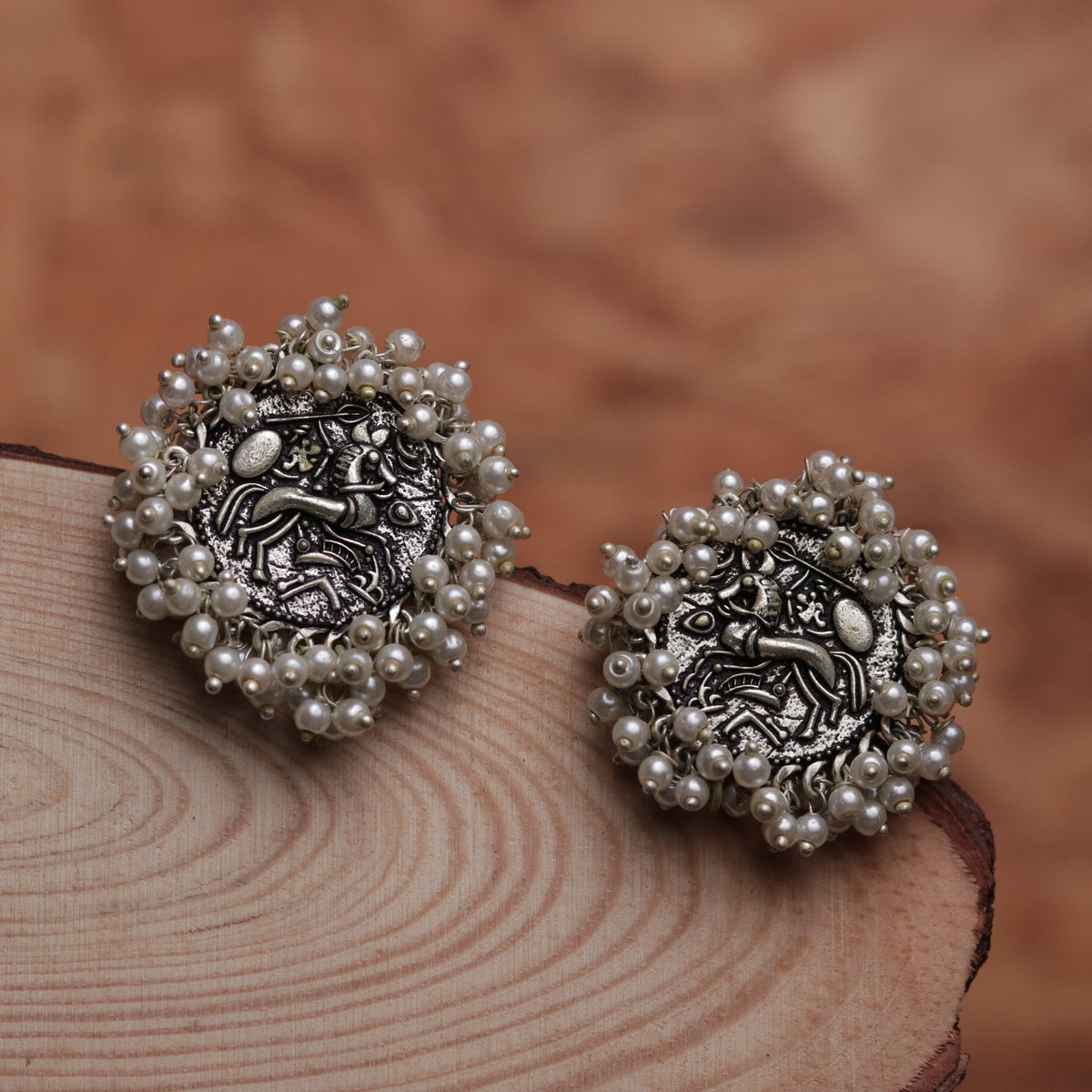 AFRO ANTIQUE CHARISMA OXIDIZED STUDS ER44