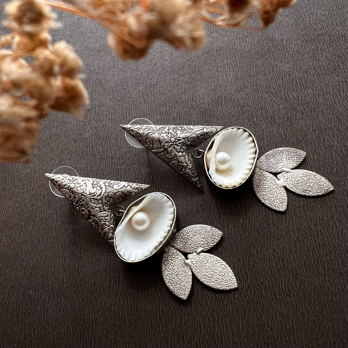 LUNA PEARL AND SHELL CHARMING OXIDIZED HANDMADE STUD ER129