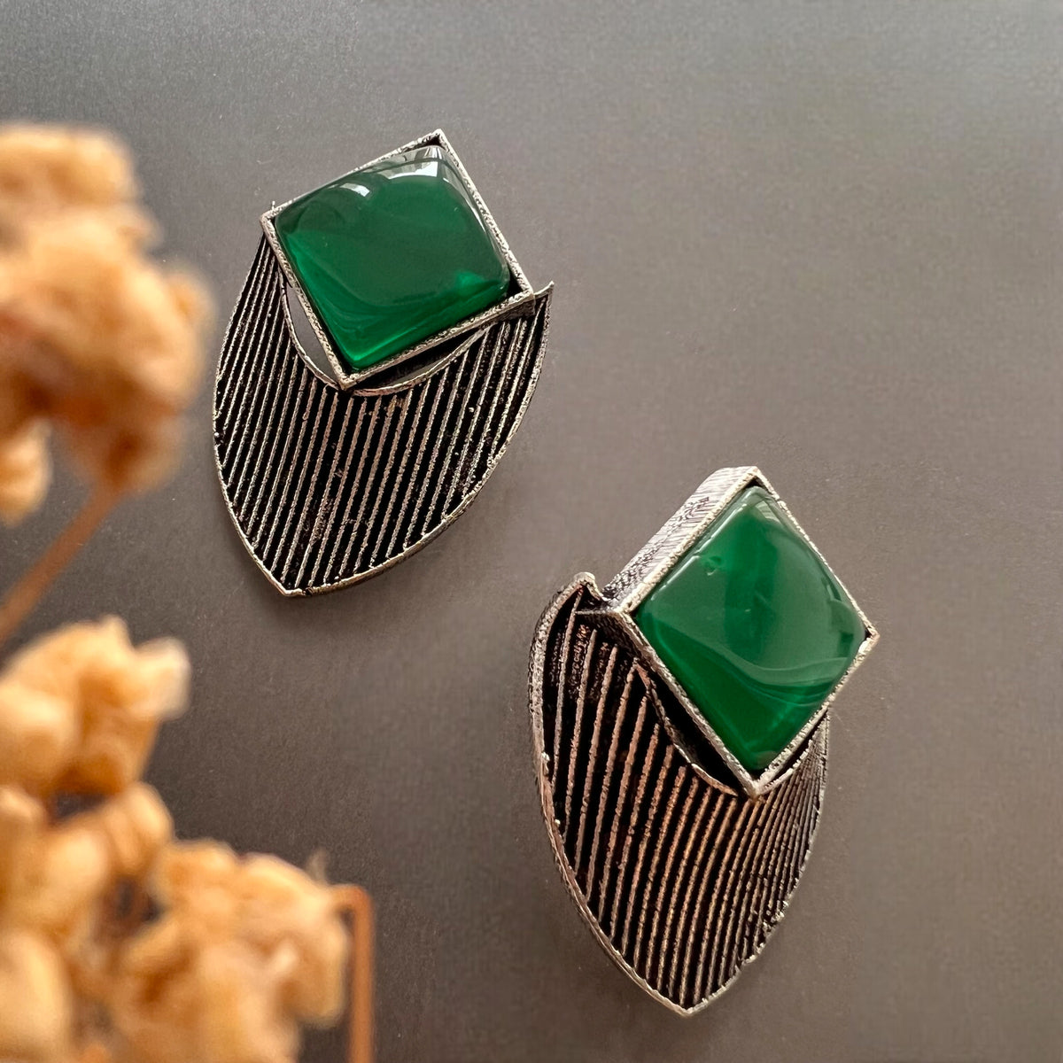 SQUARE GEMMI MONOLISA OXIDIZED STUDS ER128