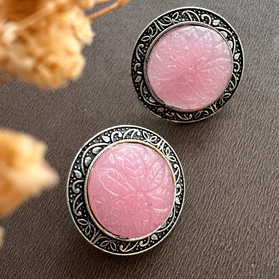 CLASSIC DAISY CARVING STONE STUD ER127