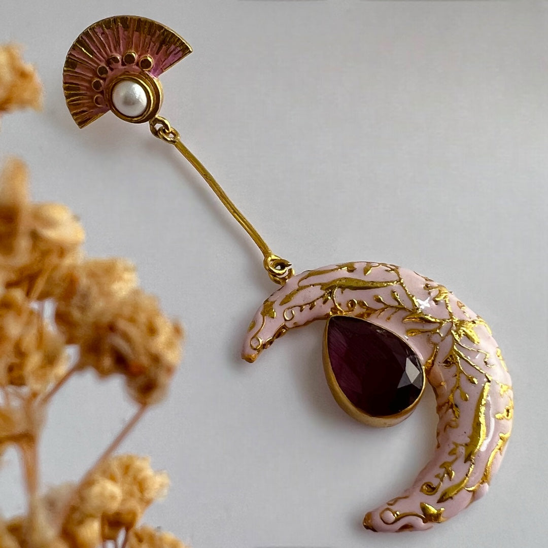 COOKIE MOON SEMI HANDMADE MONOLISA GOLD-TONED EARRING-ER154