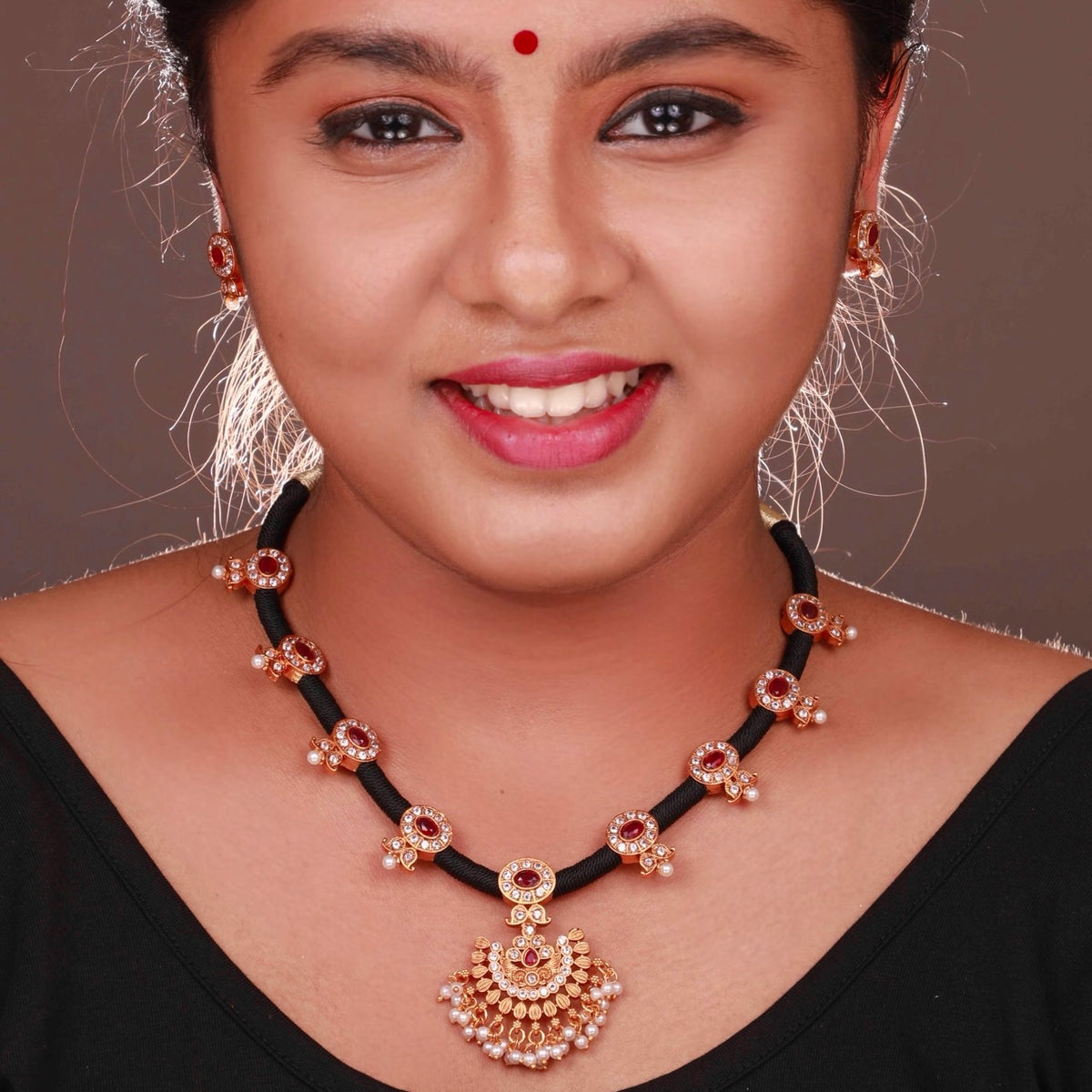 KALYANI GOLD TONED ANTIQUE FINISH NECKLACE WITH EARRINGS NL190