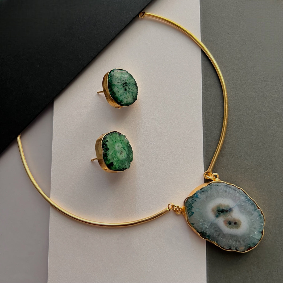 HASINI HASLI NECKPIECE/HASLI RAW STONE SET HANDMADE AND HAND HAMMERED WITH STUD-NL242