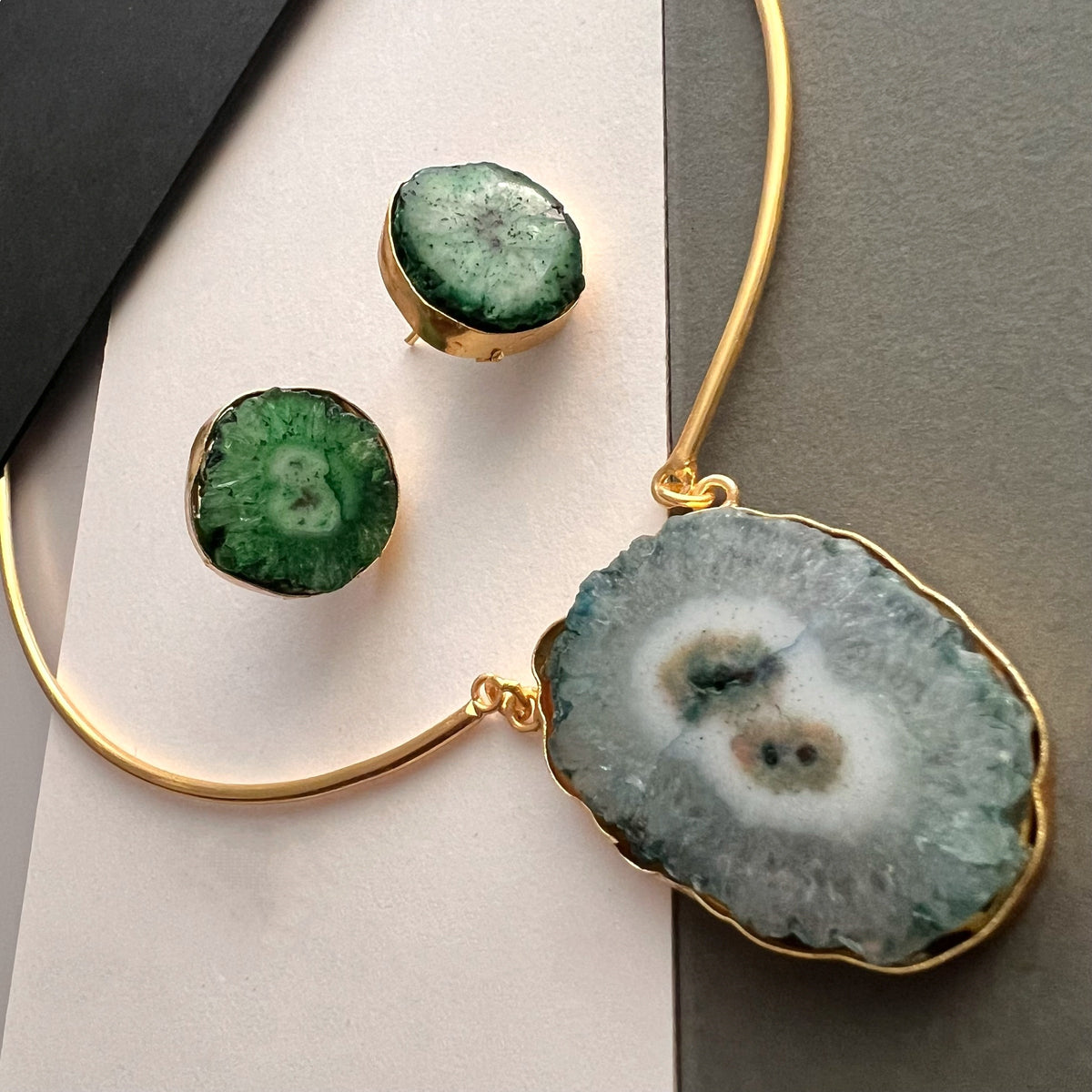 HASINI HASLI NECKPIECE/HASLI RAW STONE SET HANDMADE AND HAND HAMMERED WITH STUD-NL242