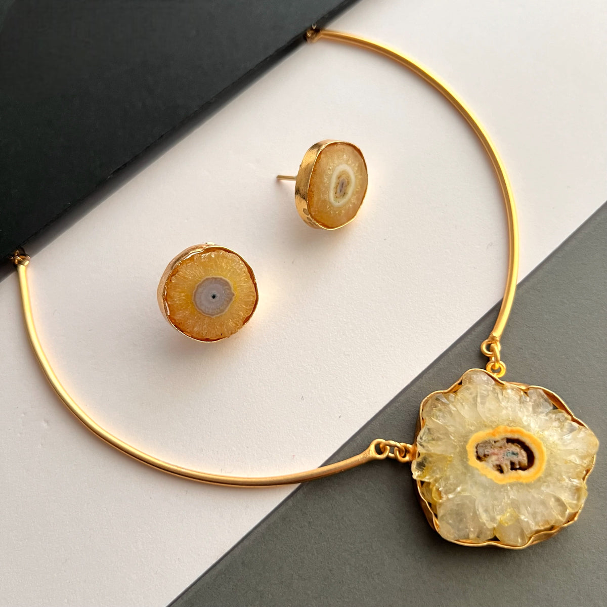 HASINI HASLI NECKPIECE/HASLI RAW STONE SET HANDMADE AND HAND HAMMERED WITH STUD-NL242