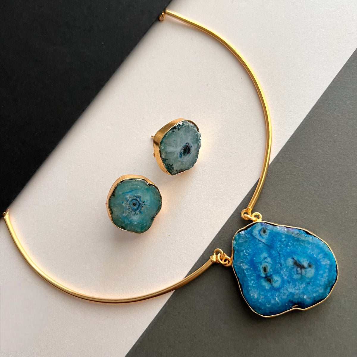 HASINI HASLI NECKPIECE/HASLI RAW STONE SET HANDMADE AND HAND HAMMERED WITH STUD-NL242