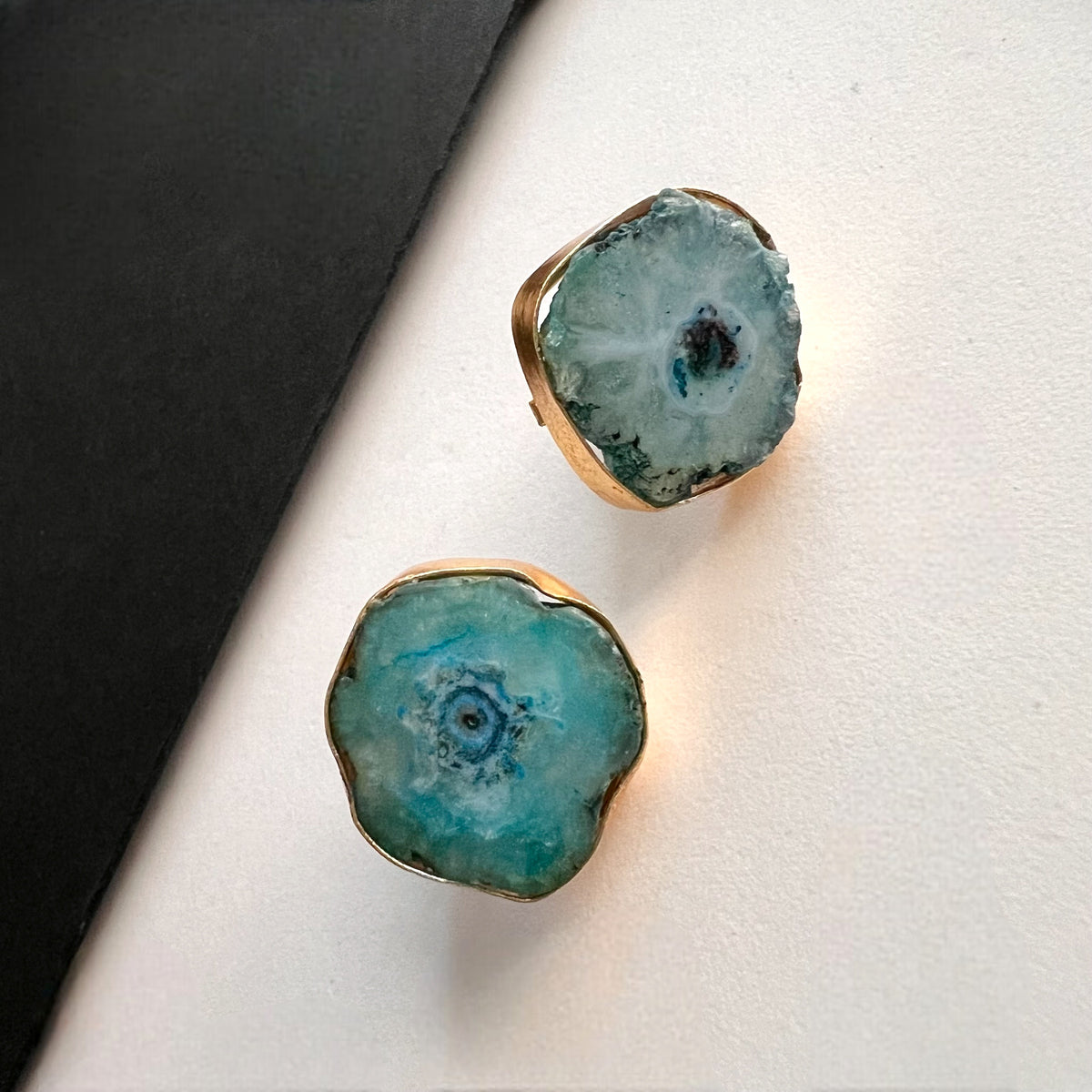 HASINI HASLI NECKPIECE/HASLI RAW STONE SET HANDMADE AND HAND HAMMERED WITH STUD-NL242