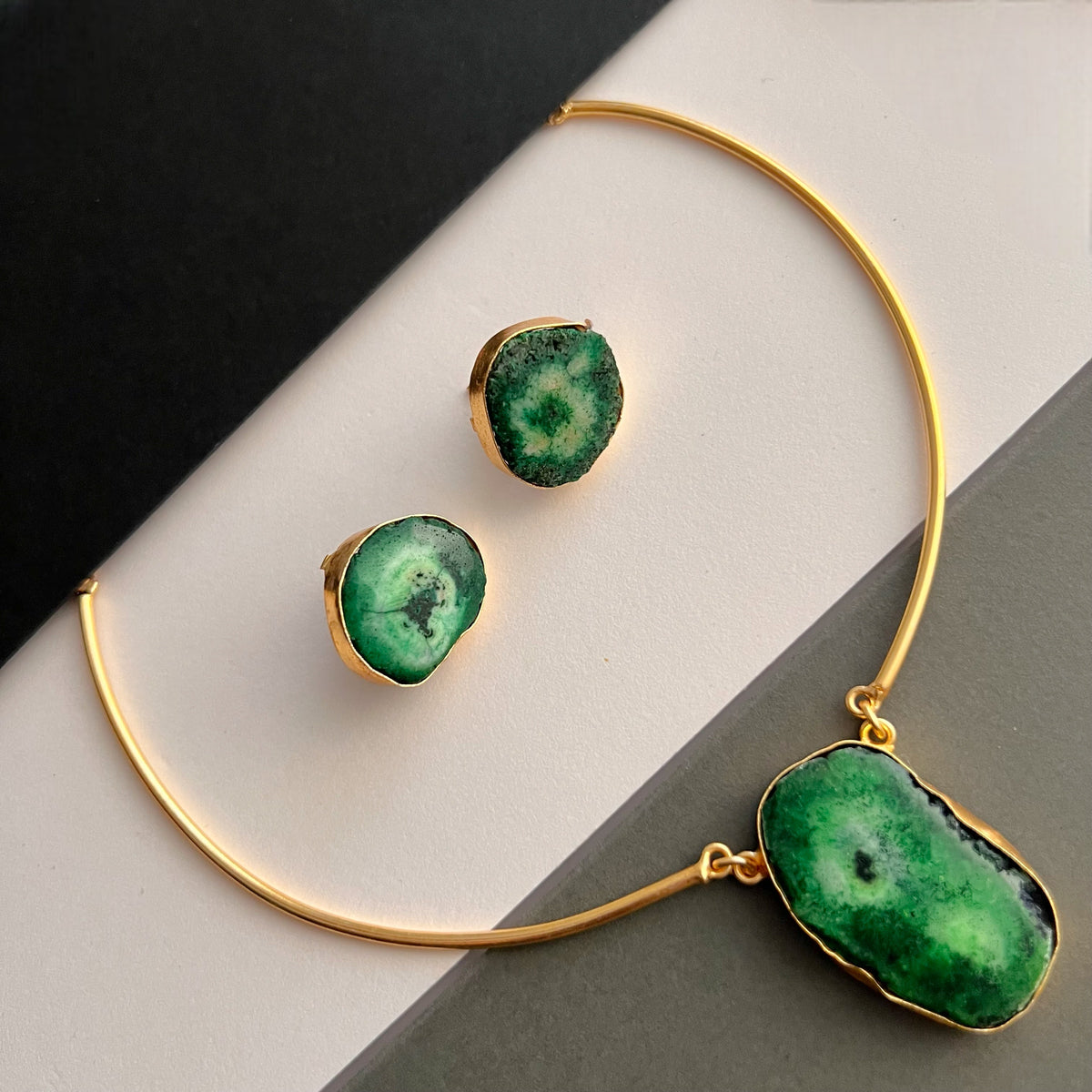 HASINI HASLI NECKPIECE/HASLI RAW STONE SET HANDMADE AND HAND HAMMERED WITH STUD-NL242