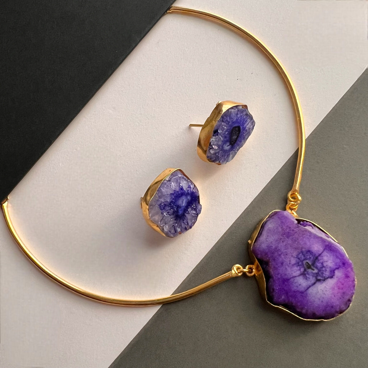 HASINI HASLI NECKPIECE/HASLI RAW STONE SET HANDMADE AND HAND HAMMERED WITH STUD-NL242