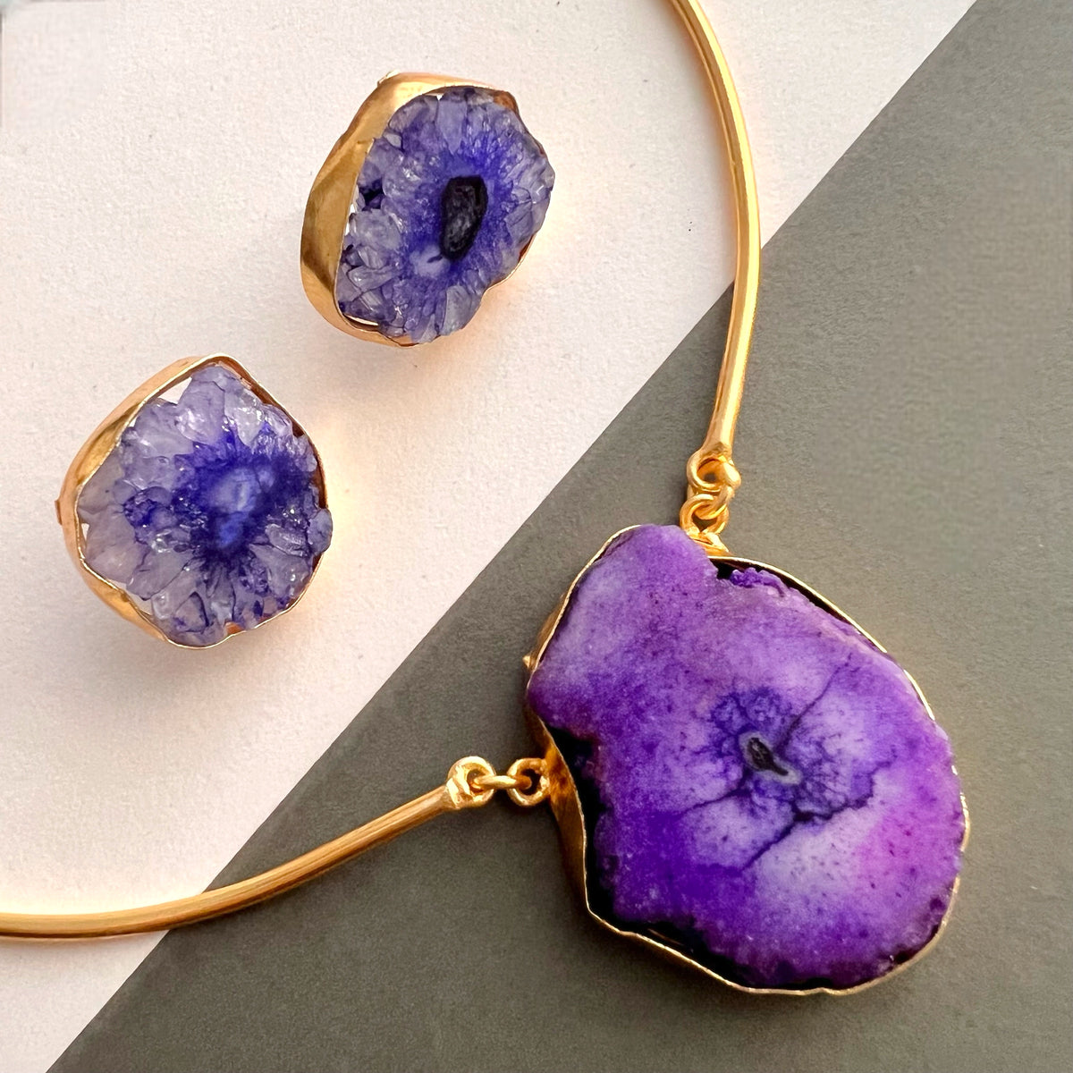 HASINI HASLI NECKPIECE/HASLI RAW STONE SET HANDMADE AND HAND HAMMERED WITH STUD-NL242