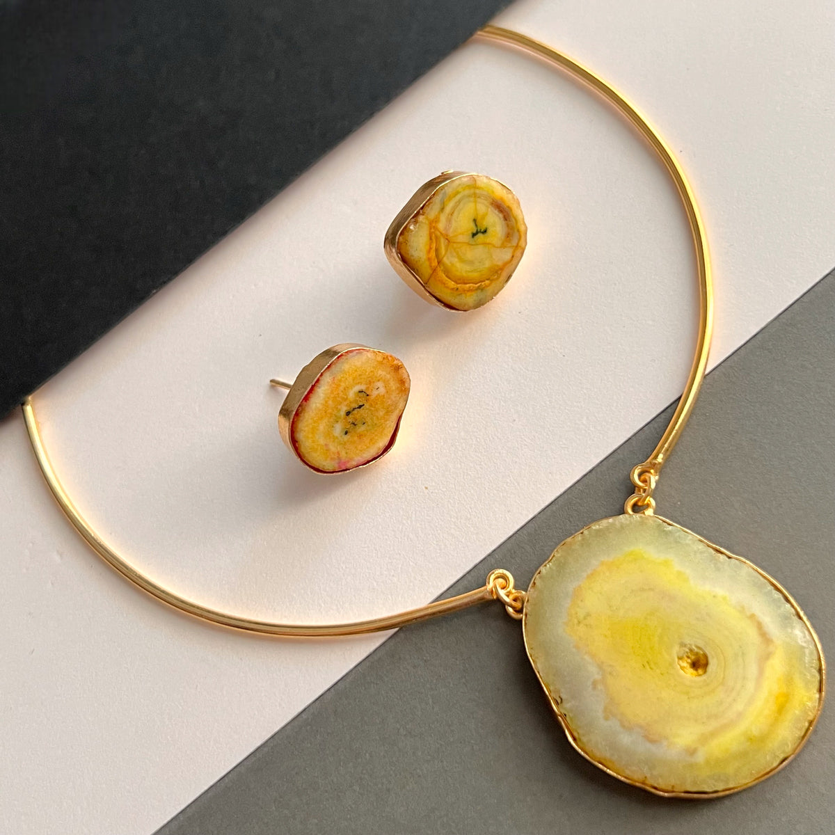 HASINI HASLI NECKPIECE/HASLI RAW STONE SET HANDMADE AND HAND HAMMERED WITH STUD-NL242