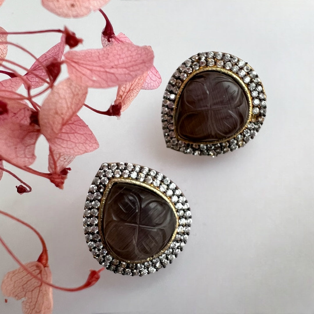 DROPLET CARVING STONE WITH AD STONE STUDS ER164