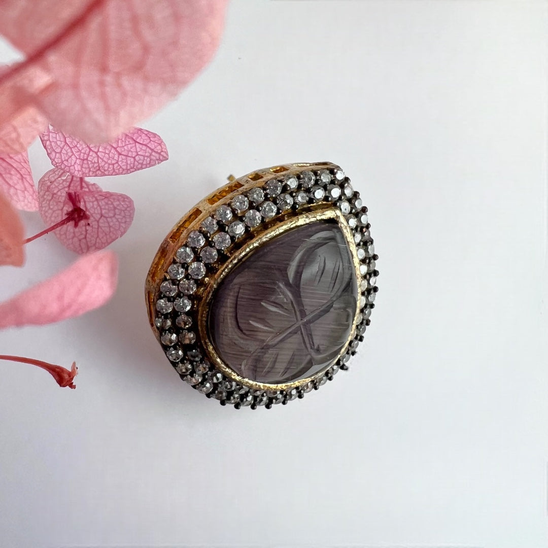 DROPLET CARVING STONE WITH AD STONE STUDS ER164