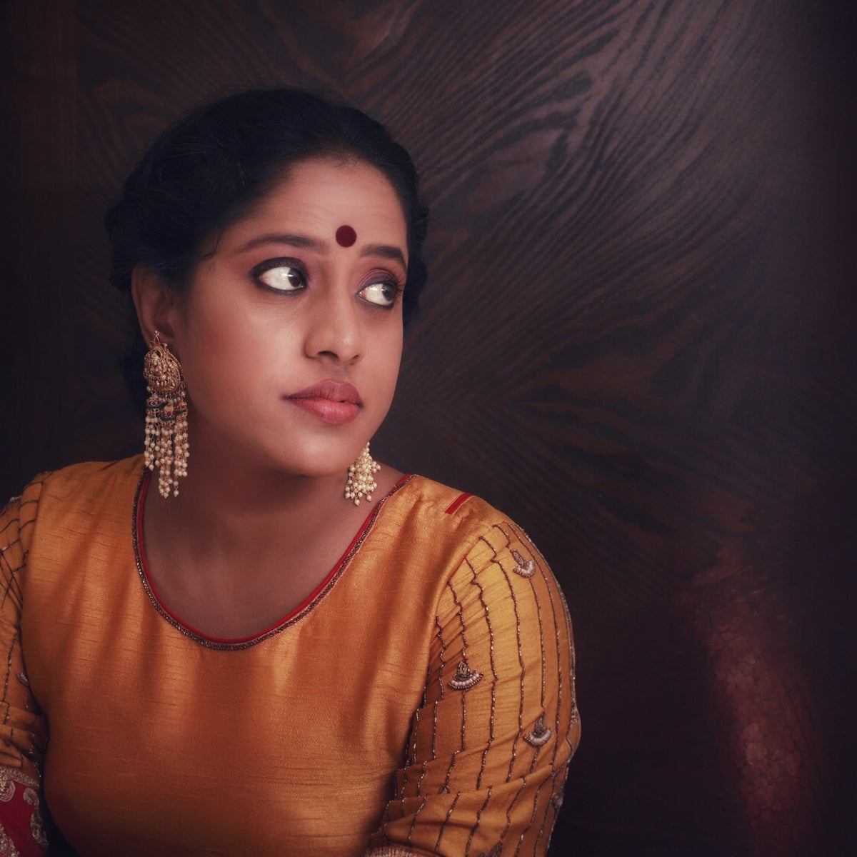 TAHIA GOLD TONED TEMPLE EARRING ER264