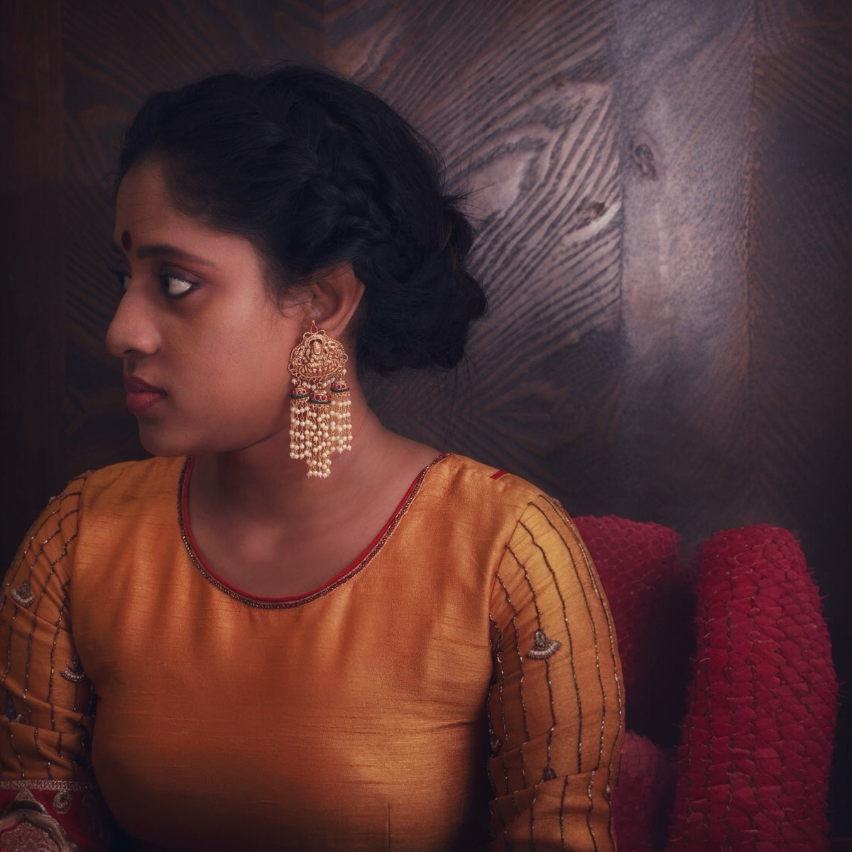 TAHIA GOLD TONED TEMPLE EARRING ER264