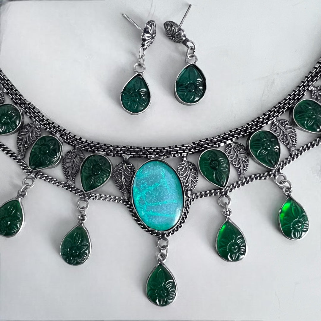 GLAM HANDMADE LIGHTWEIGHT CARVED STONE AND NATURAL GEM STONE SILVER LOOK ALIKE NECKLACE NL06