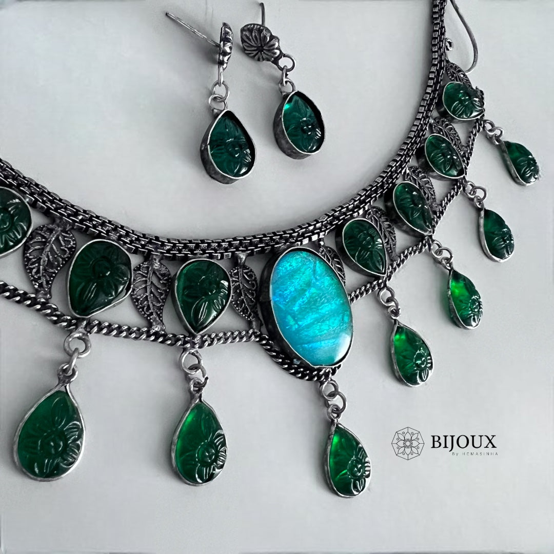 GLAM HANDMADE LIGHTWEIGHT CARVED STONE AND NATURAL GEM STONE SILVER LOOK ALIKE NECKLACE NL06