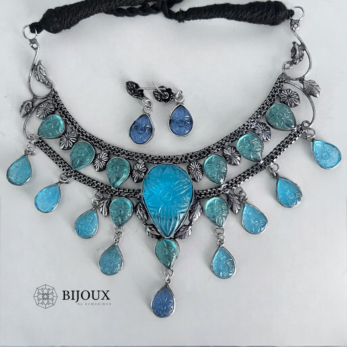 GLAM HANDMADE LIGHTWEIGHT CARVED STONE AND NATURAL GEM STONE SILVER LOOK ALIKE NECKLACE NL06