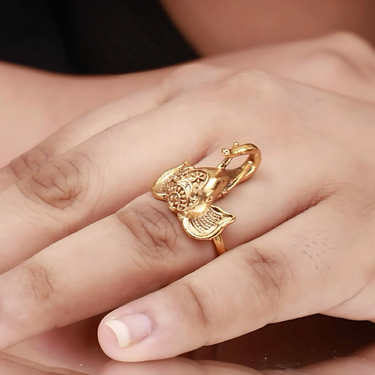 VIHANAA GOLD TONED TEMPLE FINGER RING R69