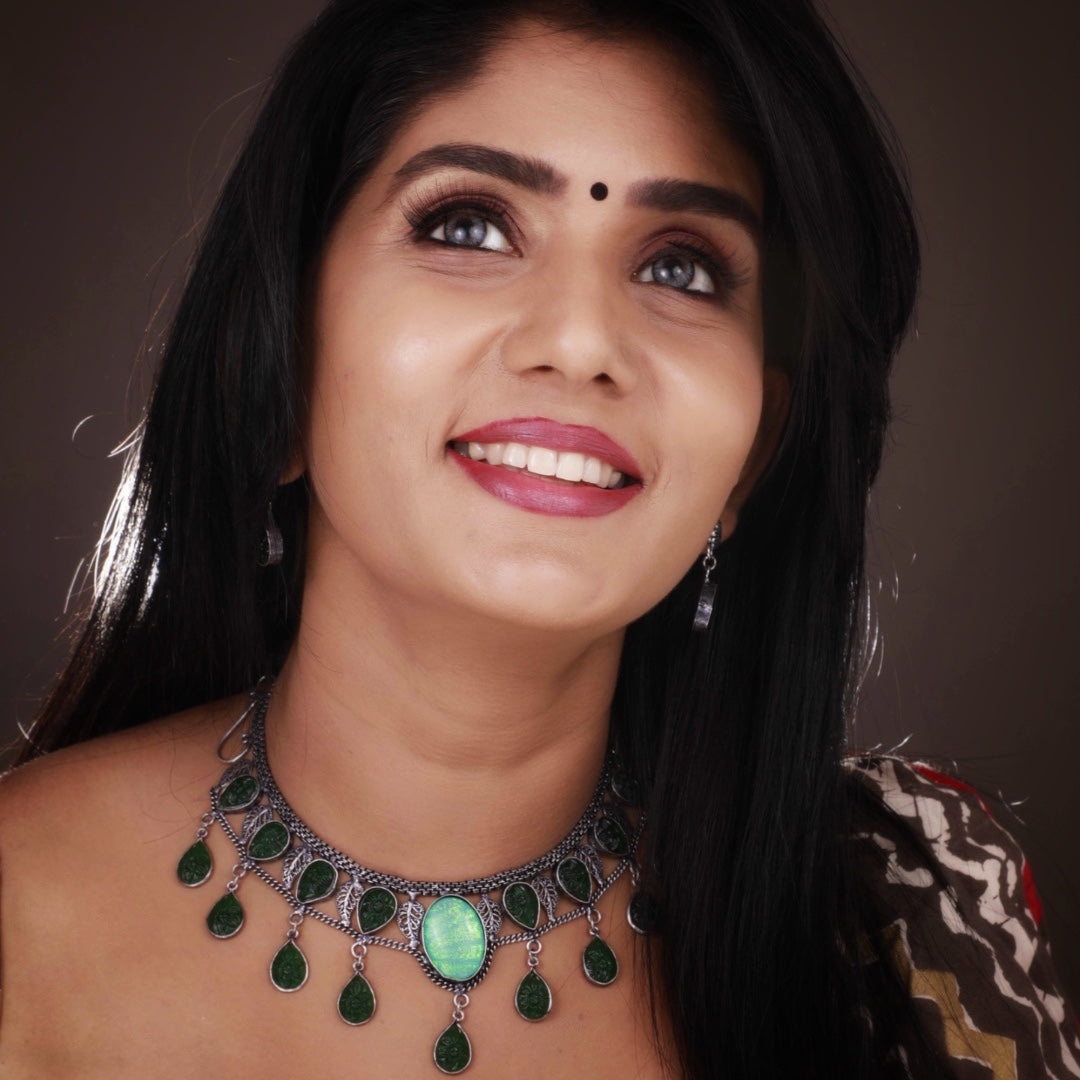 GLAM HANDMADE LIGHTWEIGHT CARVED STONE AND NATURAL GEM STONE SILVER LOOK ALIKE NECKLACE NL06