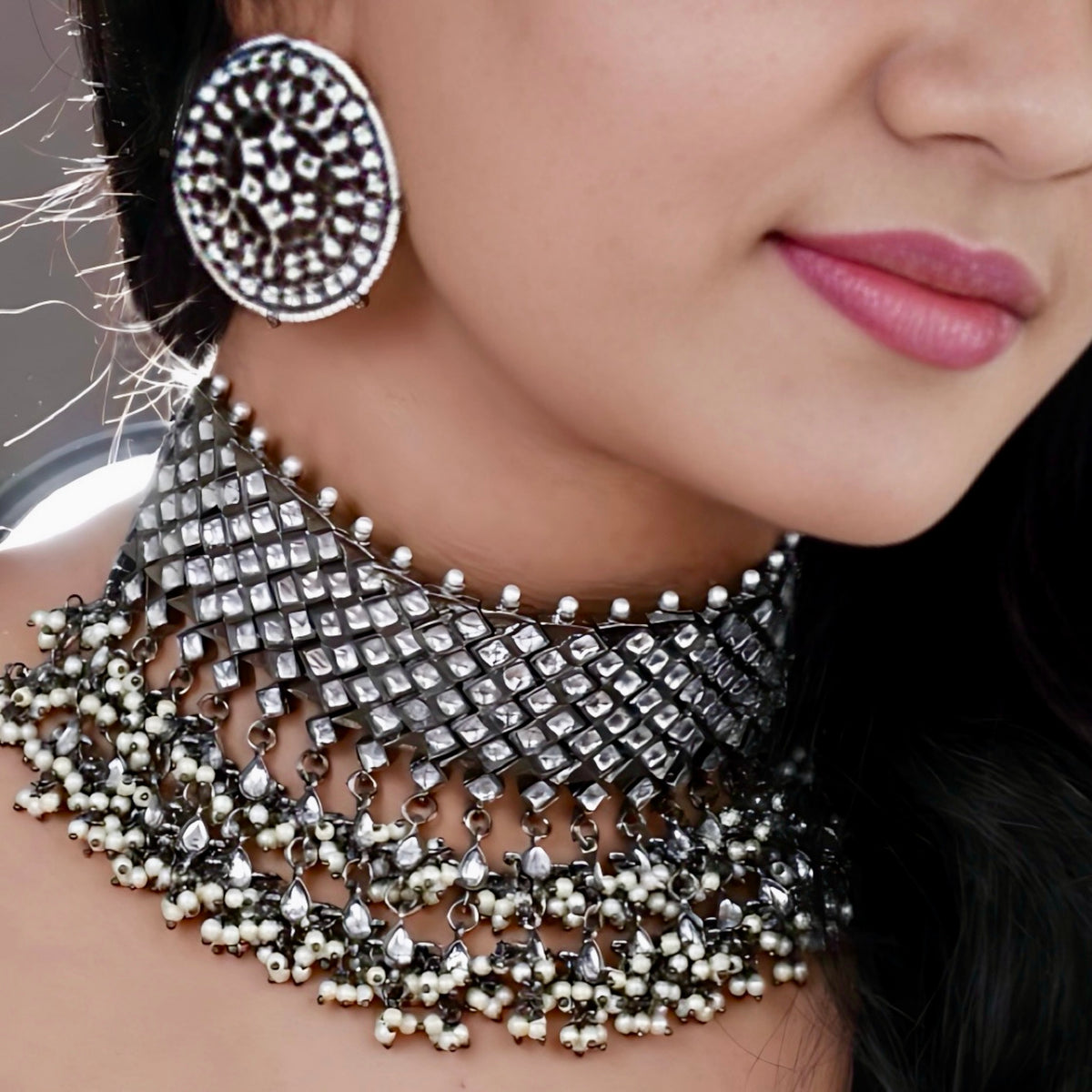 SHERAHE BLACK POLISH METAL CHOKER WITH EARRINGS CH339