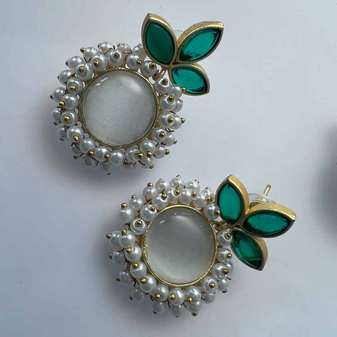 DAISY LEAF PEARL GOLD TONED SEMI HANDMADE STUDS  ER511