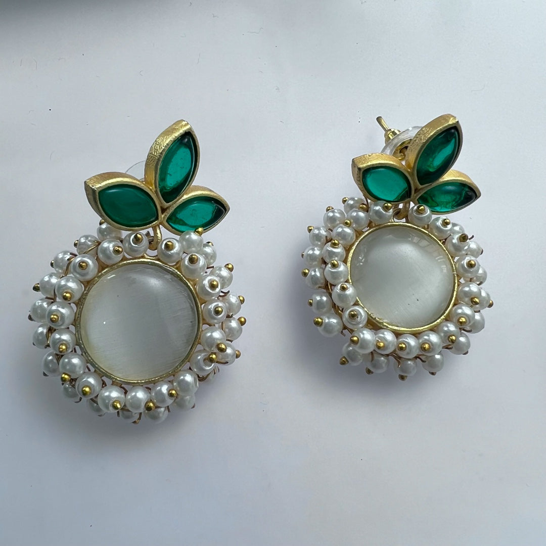 DAISY LEAF PEARL GOLD TONED SEMI HANDMADE STUDS  ER511