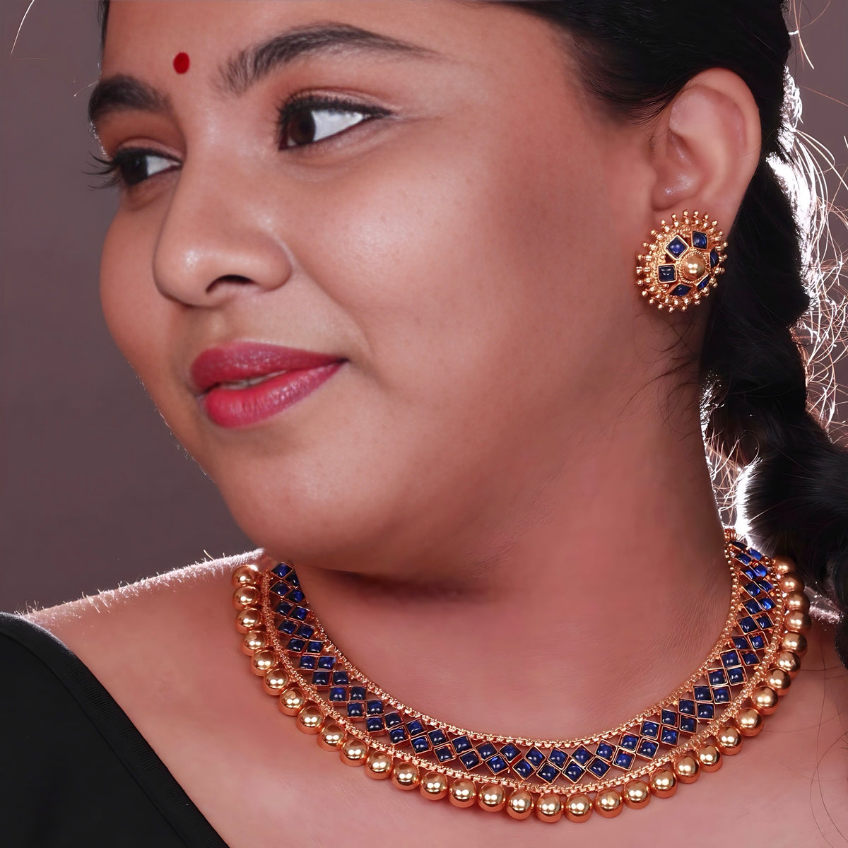 PREETHA GOLD TONED ANTIQUE FINISH NECKLACE WITH EARRINGS NL183