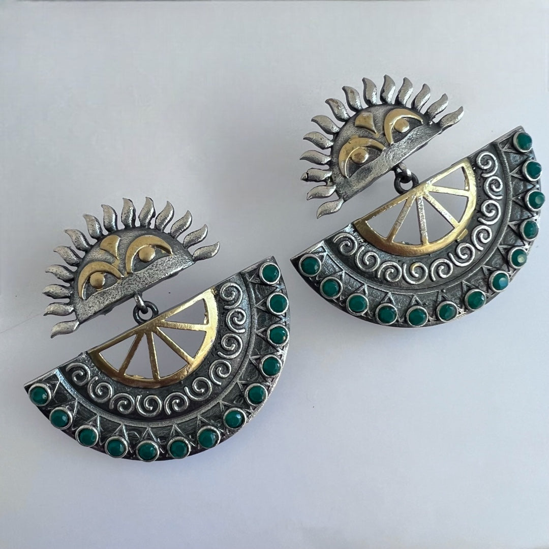 SURYAN AD STONES SILVER LOOK ALIKE DUAL TONE SEMI-HANDMADE STUD ER196