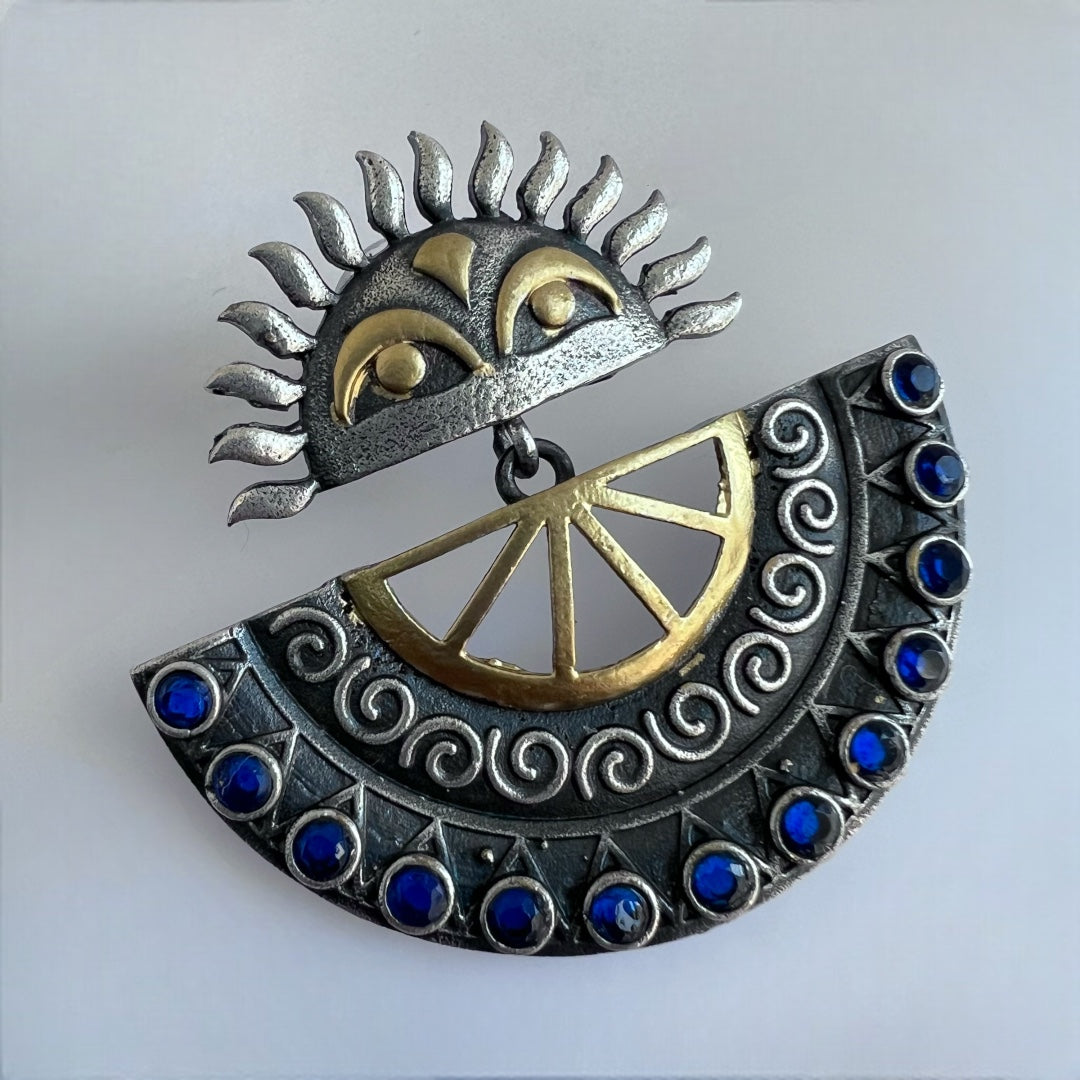 SURYAN AD STONES SILVER LOOK ALIKE DUAL TONE SEMI-HANDMADE STUD ER196