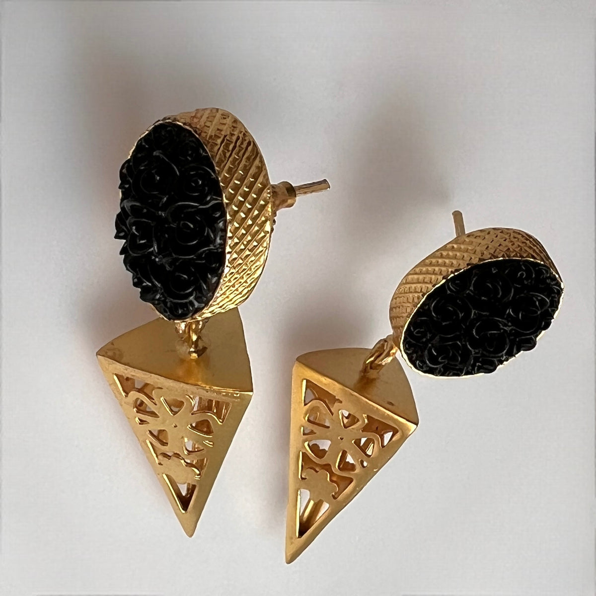 DALIA ROSE GOLD TONED FAUX RESIN EARRING ER170