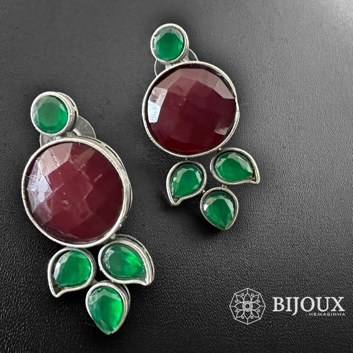 LEAFY ORBIT SILVER LOOK ALIKE ANTIQUE STUDS ER259